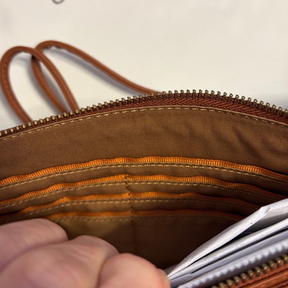 HOBO Darcy 100% Leather Crossbody color Luggage - Picture 4 of 5